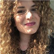 Docente di italiano, latino e greco impartisce lezioni per studenti di scuole medie e superiori